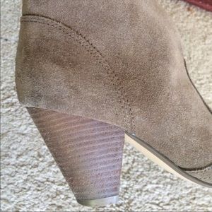 Cute ankle tan/grey suede boots